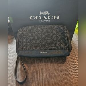 COACH WRISTLET/ WALLET Black w/ C Logo's